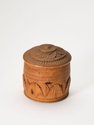 Runde Büchse mit reliefiertem Palmettenfries, zur Aufbewahrung von Weihrauchkörnern, aus der Antiquitätensammlung der Familie Bachmann, Besitzerin von Schloss Frauenfeld